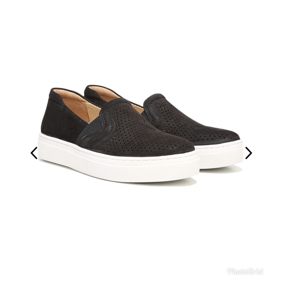 naturalizer slip on sneakers black